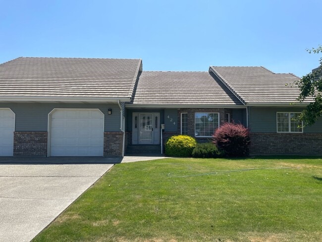 Well Maintained Duplex In The Heart of Qui... - Well Maintained Duplex In The Heart of Qui... House