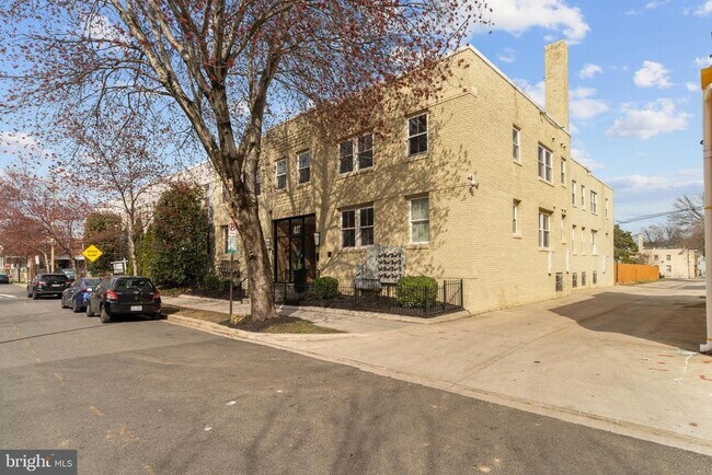 Photo - 417 18th St NE Unit 104