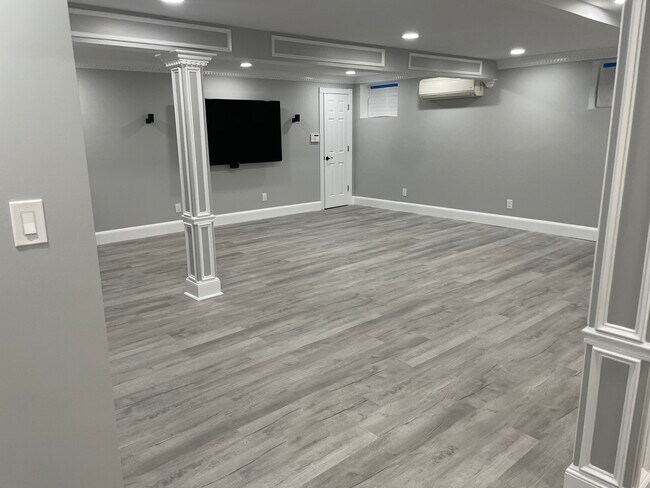 Photo - 2167 Marvin Pl