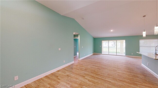 Photo - 621 NW 7th Pl