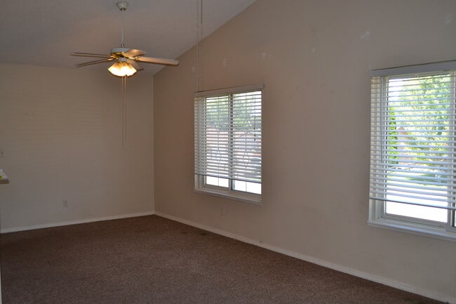 Photo - Cozy 4 Bedroom Bi-level in Security/Widefield