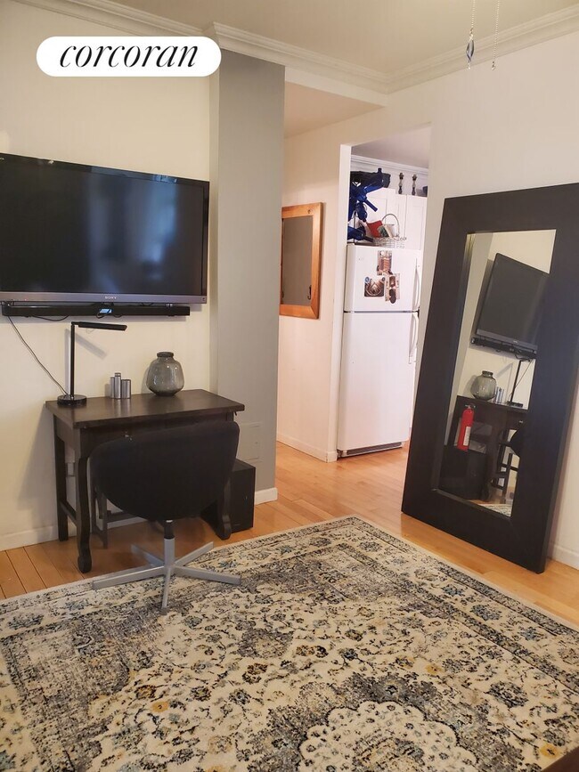 Photo - 517 E 77th St