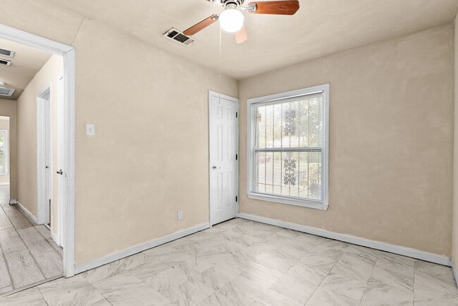Building Photo - 602 W Kern Rd Rental
