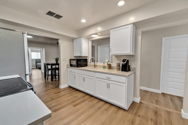 Photo - 1701 W Hazelwood St