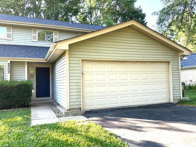 Photo - 2303 Woodview Ln