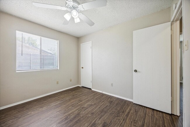 11104 Applewood Dr