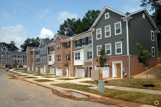 Hollins Station - Hollins Station Apartments