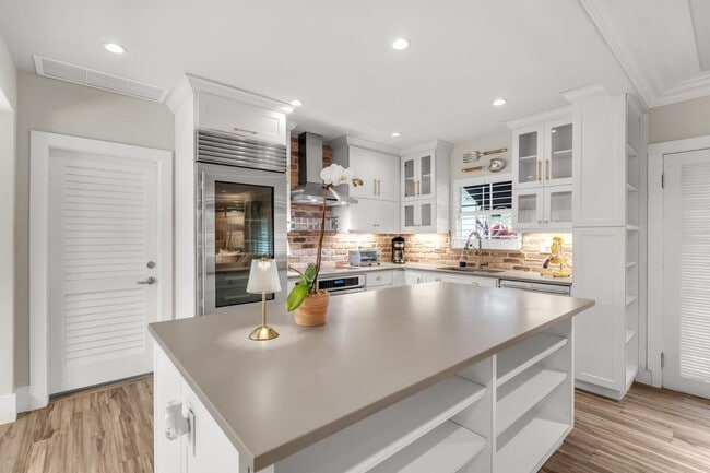 Photo - 700 Vilabella Ave
