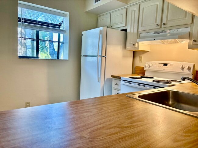 Photo - 2717 S Oakland Forest Dr Unidad 104