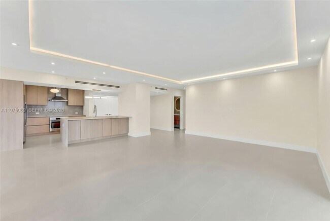 Building Photo - 19355 Turnberry Way Unit 4K