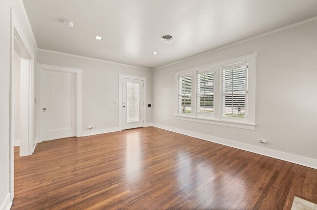 Photo - 3812 Bunting Ave