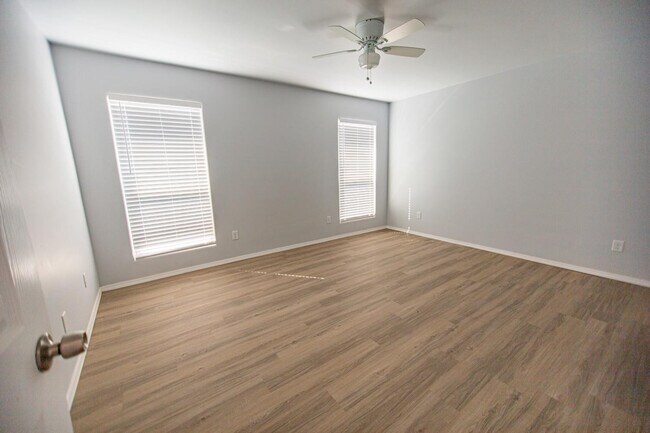 Photo - 8623 10th St