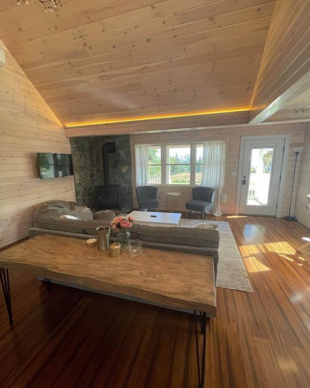 Photo - Jordan Rentals