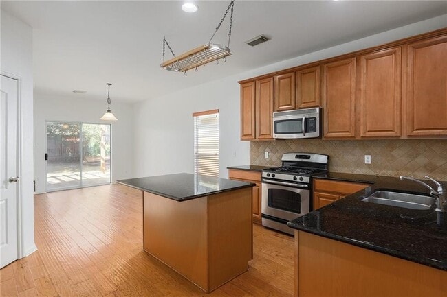 Photo - 2125 Amur Dr
