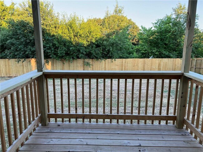 Photo - 801 Saddlebrook St