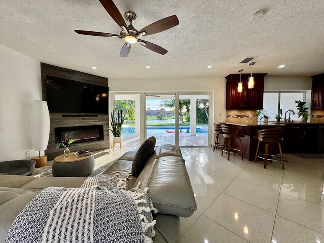 Photo - 481 W Tropical Way