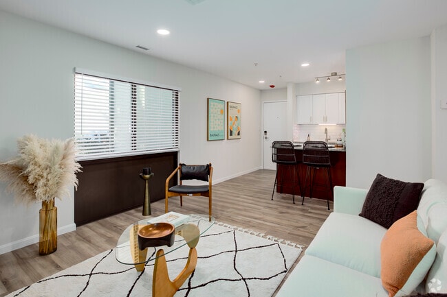 1BR, 1BA - 625SF