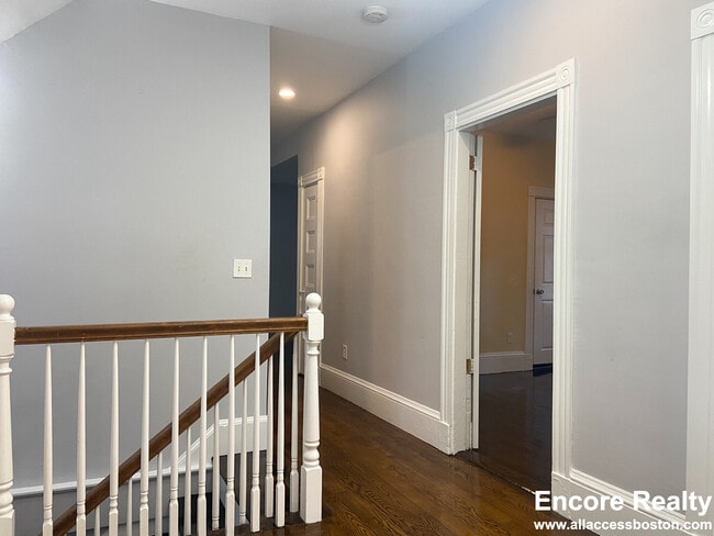 Photo - 19 Parker Hill Ave Unidad 1