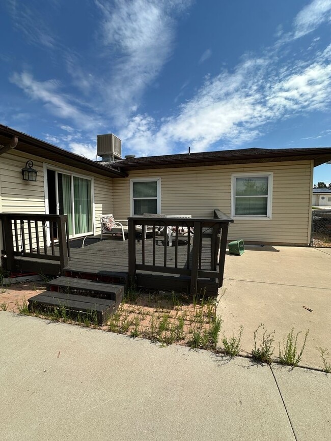 Building Photo - 2269 W Skyview Dr