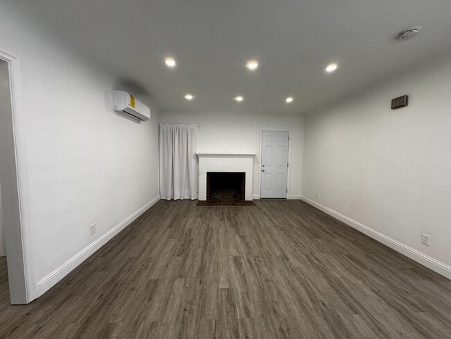 Photo - 1106 N Fruit Ave