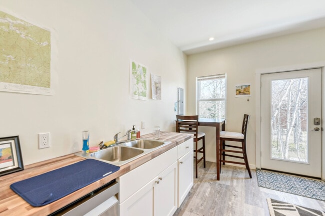 Photo - 196 S Caribou St