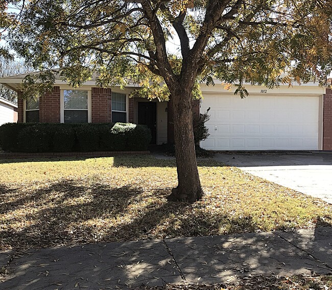 Photo - 1012 Hampton Dr House
