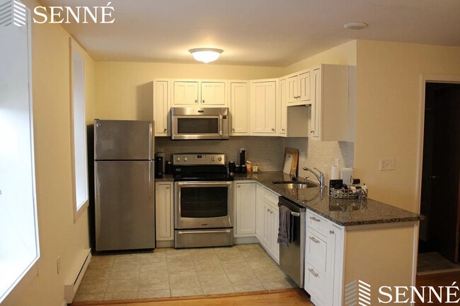 Building Photo - 35 Davis Sq Unit 5 Rental
