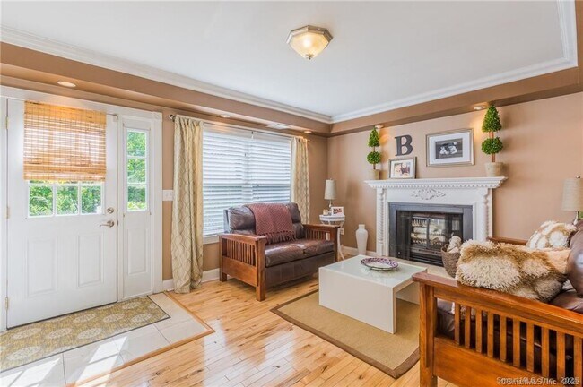 Photo - 351 W Mountain Rd