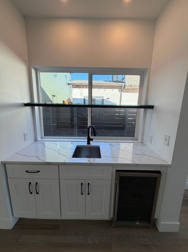 Photo - Gorgeous Sunnyside 4 bedroom home with rooftop patio