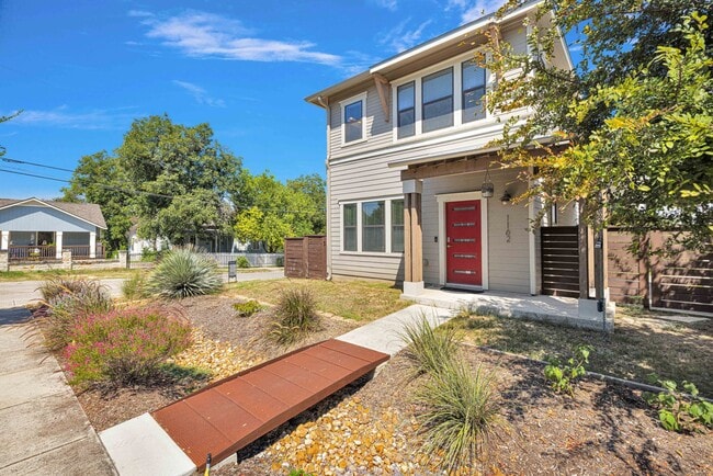 Photo - 2 Bed / 2.5 Bath Home Available in Dignowity Hill Historic District