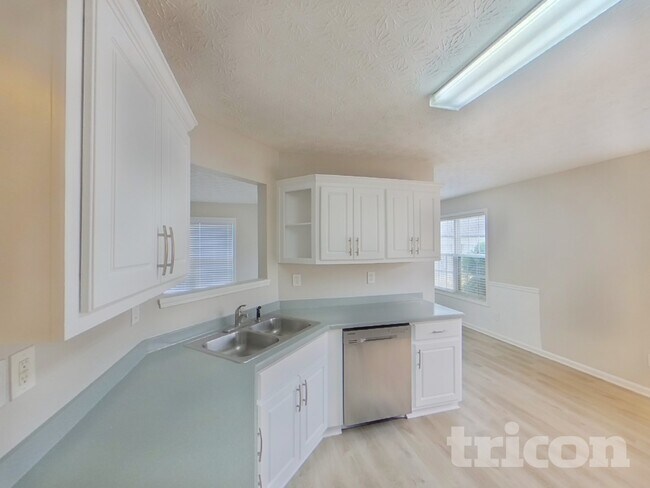 Photo - 1504 Riverglen Dr