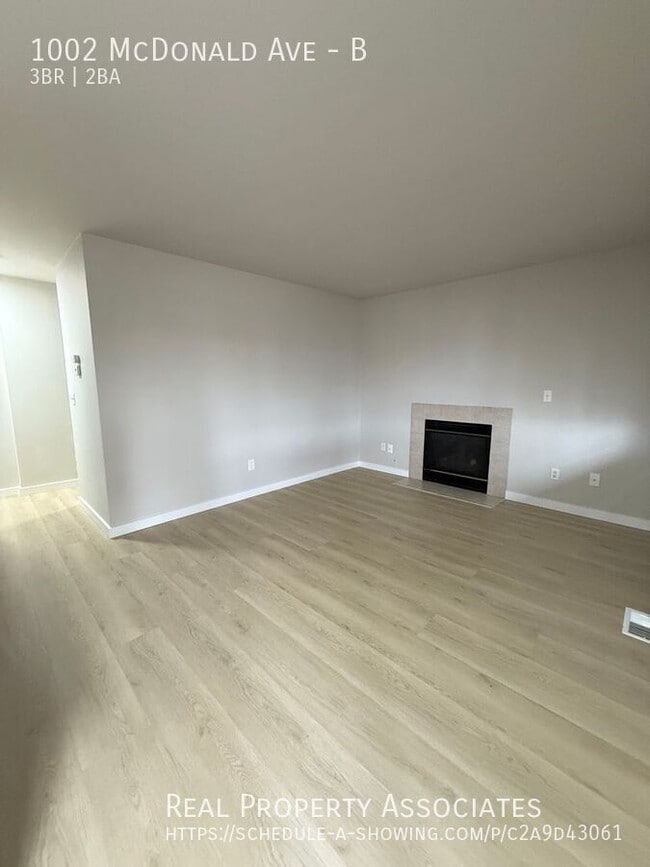 Photo - 1002 McDonald Ave Unidad B