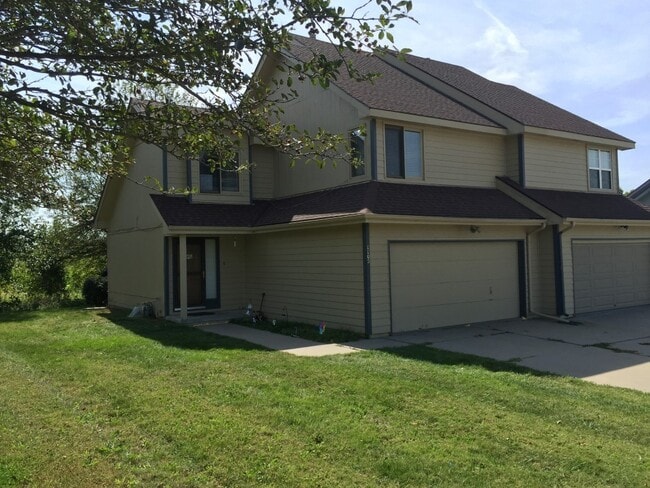 Building Photo - Nice Town Home in Bellevue!