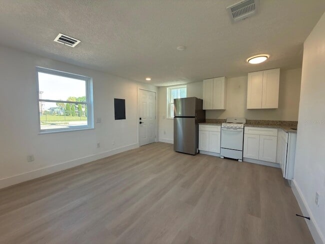 Photo - 401 E Columbus Dr Unidad 2