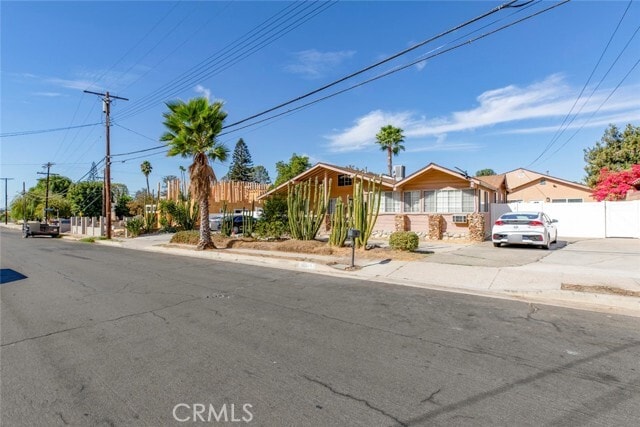 Photo - 10563 Vinedale St