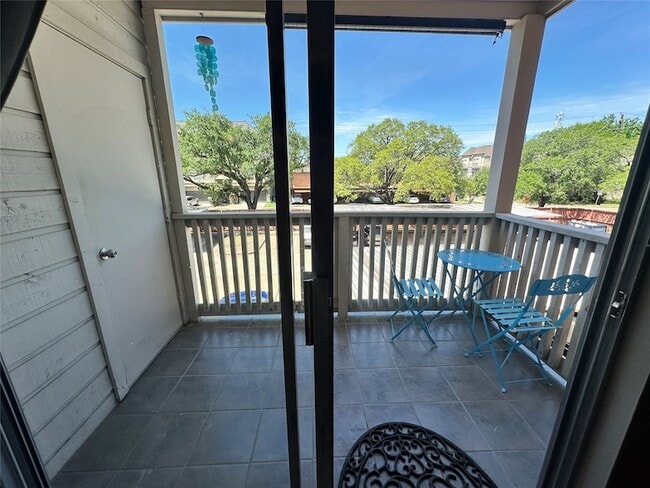 Photo - 4041 Drake St Unit 117