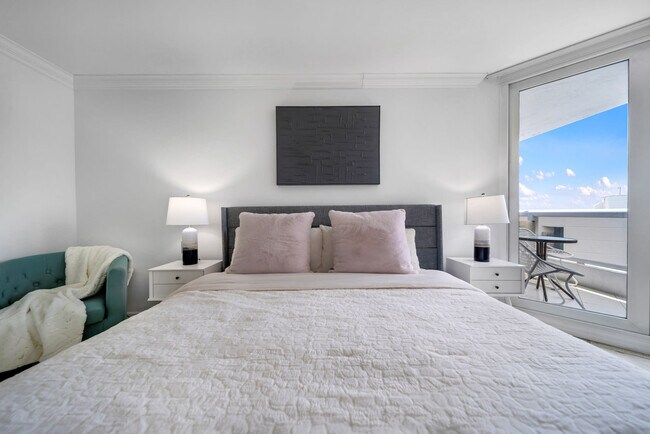 Photo - 1717 N Bayshore Dr Unit ID1054092P