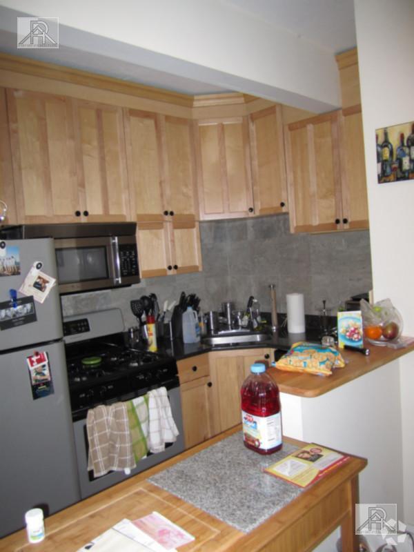 Building Photo - 3 bedroom in Brookline MA 02446 Unit 2 Rental