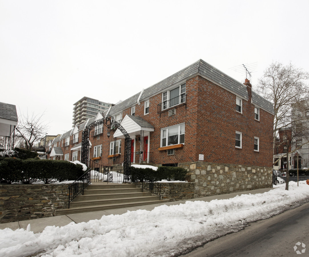 Parkway Village - Parkway Village Apartments