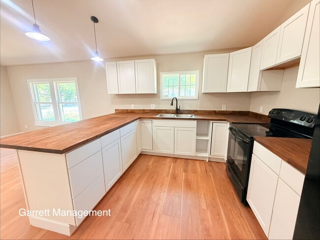 Photo - 505 W Ave C