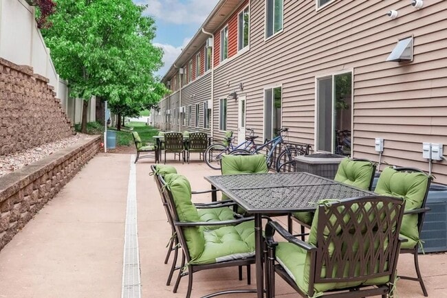 The Residences at 843 Oak