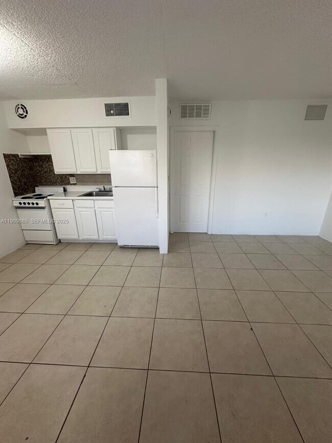 Photo - 101 NW 29th Ave Unidad 9