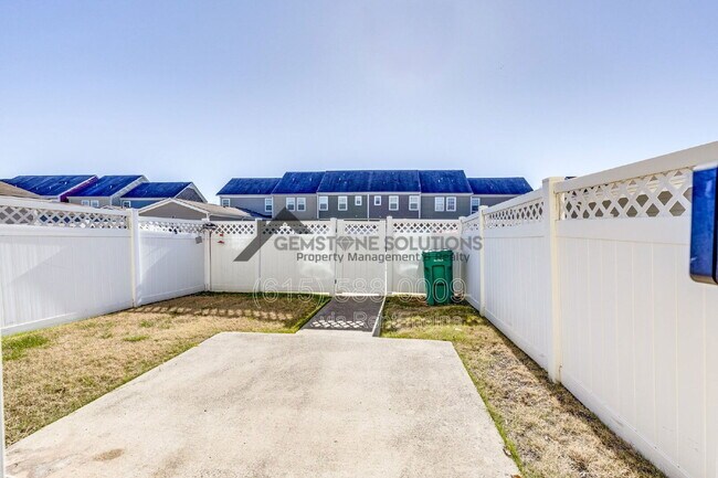 Photo - 304 Oldbury Ln