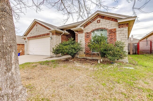 Photo - Great 3 Bedroom, 2 Bath, Brick Home in Gre...