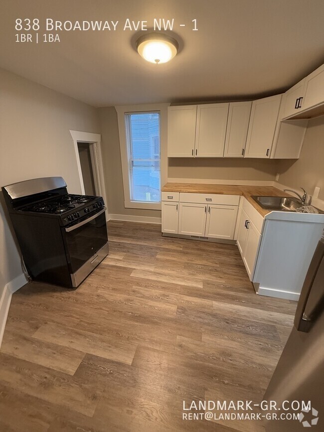 Building Photo - Clean 1 bed/ 1 bath with all new updates! Unit 1 Rental