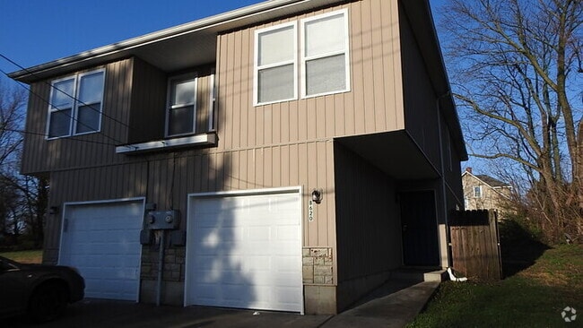 Building Photo - 3 bed 2.5 bath Townhome In Indep near the ...