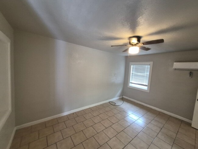 Photo - 115 Caldwell St