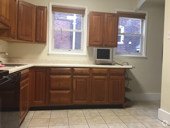 Building Photo - 2528 Beechwood Blvd Rental