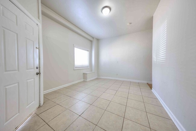 3652 Bates St Unit 3654
