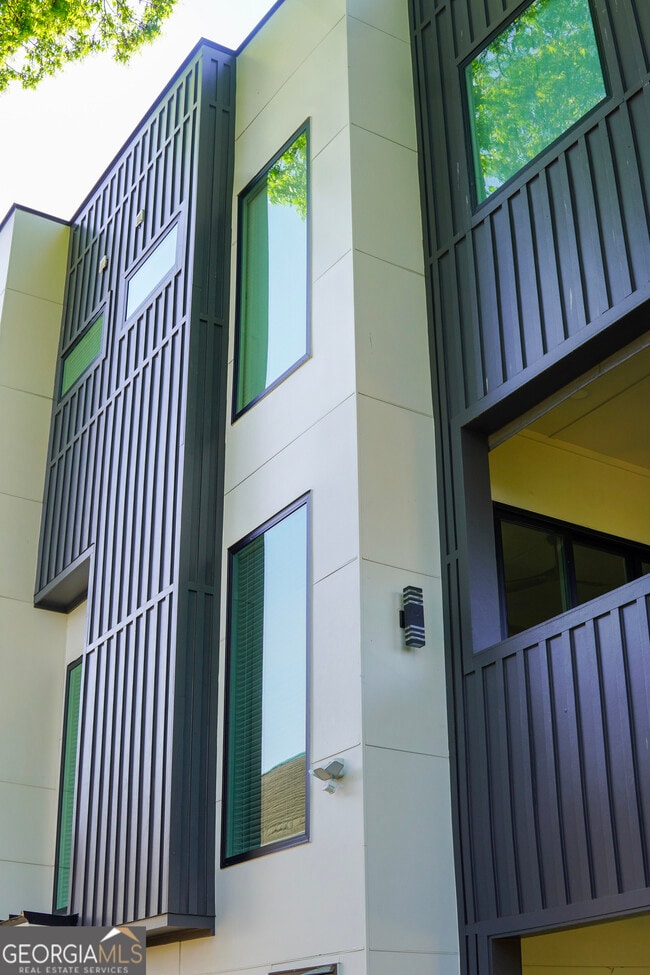 Photo - 68 Boulevard SE